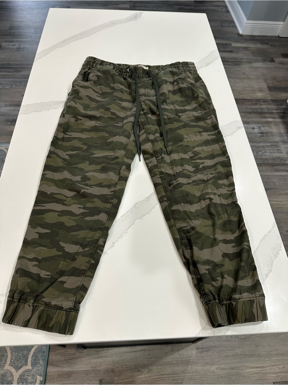 Levi's Men's Green Camouflage Cargo Joggers